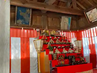 山﨑八幡宮の{uncategorized: "未分類", other: "その他", undefined: "問題あり", building: "その他建物", grave: "お墓", sacred_gate: "鳥居", guardian: "狛犬", statue: "像", buddha: "仏像", history: "歴史", nature: "自然", garden: "庭園", animal: "動物", pagoda: "塔", temizu: "手水舎", mountain_gate: "山門・神門", sanctuary: "本殿・本堂", subordinate: "末社・摂社", art: "芸術", scenery: "景色", jizo: "地蔵", ema: "絵馬", goshuin: "御朱印", omikuji: "おみくじ", items: "授与品その他", amulet: "お守り", goshuincho: "御朱印帳", eats: "食事", festival: "お祭り", votive_dance: "神楽", shichigosan: "七五三参", wedding: "結婚式", experience: "体験その他", initially: "初詣", around: "周辺", anti_infection: "感染症対策"}