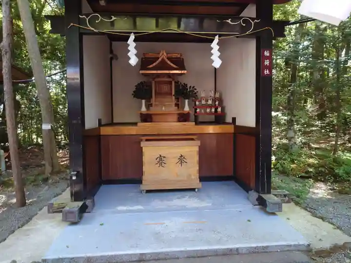 新屋山神社の末社・摂社