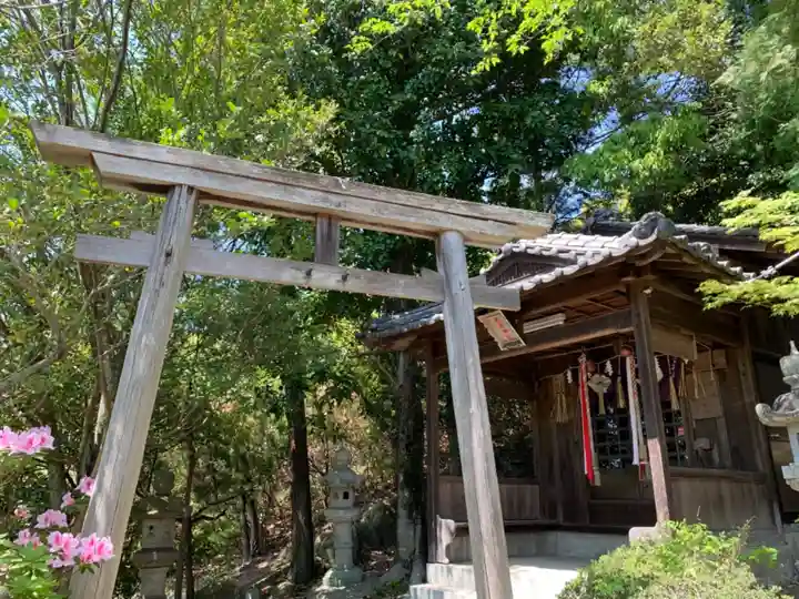 苫道国主神社の末社・摂社
