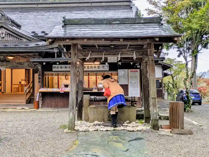 丹生都比売神社の手水舎