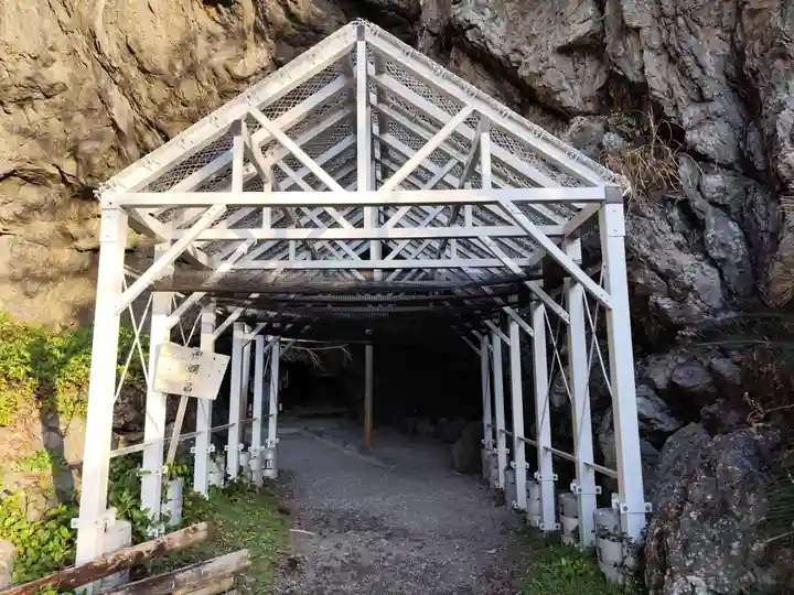 御厨人窟・神明窟(高知県)