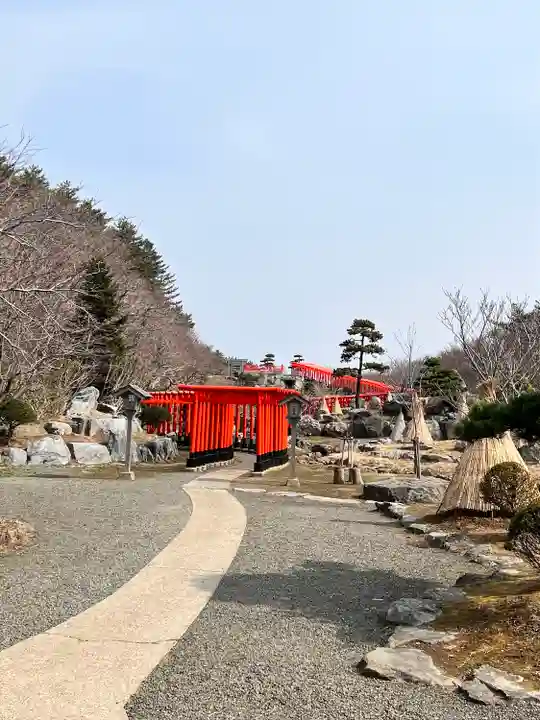 高山稲荷神社の庭園