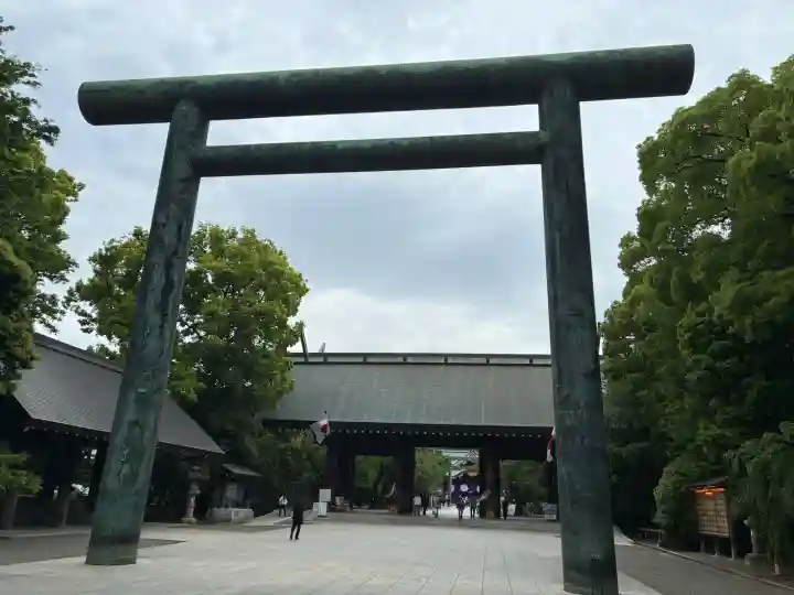 靖國神社の{uncategorized: "未分類", other: "その他", undefined: "問題あり", building: "その他建物", grave: "お墓", sacred_gate: "鳥居", guardian: "狛犬", statue: "像", buddha: "仏像", history: "歴史", nature: "自然", garden: "庭園", animal: "動物", pagoda: "塔", temizu: "手水舎", mountain_gate: "山門・神門", sanctuary: "本殿・本堂", subordinate: "末社・摂社", art: "芸術", scenery: "景色", jizo: "地蔵", ema: "絵馬", goshuin: "御朱印", omikuji: "おみくじ", items: "授与品その他", amulet: "お守り", goshuincho: "御朱印帳", eats: "食事", festival: "お祭り", votive_dance: "神楽", shichigosan: "七五三参", wedding: "結婚式", experience: "体験その他", initially: "初詣", around: "周辺", anti_infection: "感染症対策"}