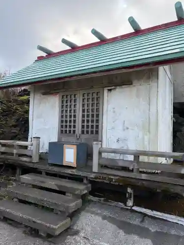 三原神社上社の{uncategorized: "未分類", other: "その他", undefined: "問題あり", building: "その他建物", grave: "お墓", sacred_gate: "鳥居", guardian: "狛犬", statue: "像", buddha: "仏像", history: "歴史", nature: "自然", garden: "庭園", animal: "動物", pagoda: "塔", temizu: "手水舎", mountain_gate: "山門・神門", sanctuary: "本殿・本堂", subordinate: "末社・摂社", art: "芸術", scenery: "景色", jizo: "地蔵", ema: "絵馬", goshuin: "御朱印", omikuji: "おみくじ", items: "授与品その他", amulet: "お守り", goshuincho: "御朱印帳", eats: "食事", festival: "お祭り", votive_dance: "神楽", shichigosan: "七五三参", wedding: "結婚式", experience: "体験その他", initially: "初詣", around: "周辺", anti_infection: "感染症対策"}