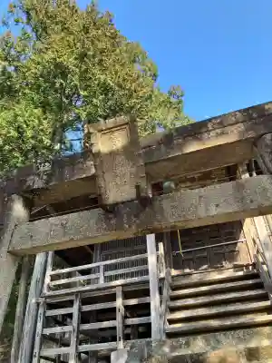 宇都宮神社（御神楽町）の{uncategorized: "未分類", other: "その他", undefined: "問題あり", building: "その他建物", grave: "お墓", sacred_gate: "鳥居", guardian: "狛犬", statue: "像", buddha: "仏像", history: "歴史", nature: "自然", garden: "庭園", animal: "動物", pagoda: "塔", temizu: "手水舎", mountain_gate: "山門・神門", sanctuary: "本殿・本堂", subordinate: "末社・摂社", art: "芸術", scenery: "景色", jizo: "地蔵", ema: "絵馬", goshuin: "御朱印", omikuji: "おみくじ", items: "授与品その他", amulet: "お守り", goshuincho: "御朱印帳", eats: "食事", festival: "お祭り", votive_dance: "神楽", shichigosan: "七五三参", wedding: "結婚式", experience: "体験その他", initially: "初詣", around: "周辺", anti_infection: "感染症対策"}