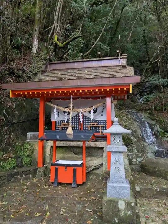 神倉神社(熊野速玉大社摂社)の{uncategorized: "未分類", other: "その他", undefined: "問題あり", building: "その他建物", grave: "お墓", sacred_gate: "鳥居", guardian: "狛犬", statue: "像", buddha: "仏像", history: "歴史", nature: "自然", garden: "庭園", animal: "動物", pagoda: "塔", temizu: "手水舎", mountain_gate: "山門・神門", sanctuary: "本殿・本堂", subordinate: "末社・摂社", art: "芸術", scenery: "景色", jizo: "地蔵", ema: "絵馬", goshuin: "御朱印", omikuji: "おみくじ", items: "授与品その他", amulet: "お守り", goshuincho: "御朱印帳", eats: "食事", festival: "お祭り", votive_dance: "神楽", shichigosan: "七五三参", wedding: "結婚式", experience: "体験その他", initially: "初詣", around: "周辺", anti_infection: "感染症対策"}