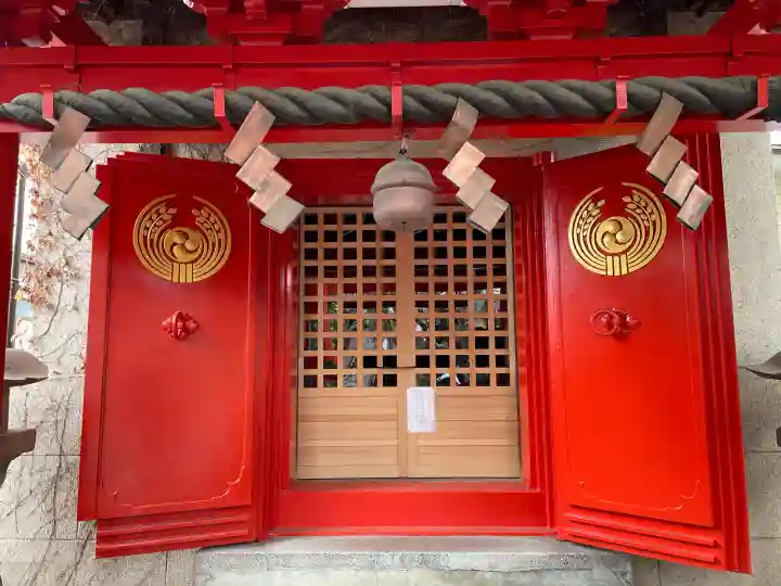 天白稲荷神社の{uncategorized: "未分類", other: "その他", undefined: "問題あり", building: "その他建物", grave: "お墓", sacred_gate: "鳥居", guardian: "狛犬", statue: "像", buddha: "仏像", history: "歴史", nature: "自然", garden: "庭園", animal: "動物", pagoda: "塔", temizu: "手水舎", mountain_gate: "山門・神門", sanctuary: "本殿・本堂", subordinate: "末社・摂社", art: "芸術", scenery: "景色", jizo: "地蔵", ema: "絵馬", goshuin: "御朱印", omikuji: "おみくじ", items: "授与品その他", amulet: "お守り", goshuincho: "御朱印帳", eats: "食事", festival: "お祭り", votive_dance: "神楽", shichigosan: "七五三参", wedding: "結婚式", experience: "体験その他", initially: "初詣", around: "周辺", anti_infection: "感染症対策"}