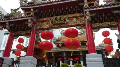 横濱関帝廟の山門・神門