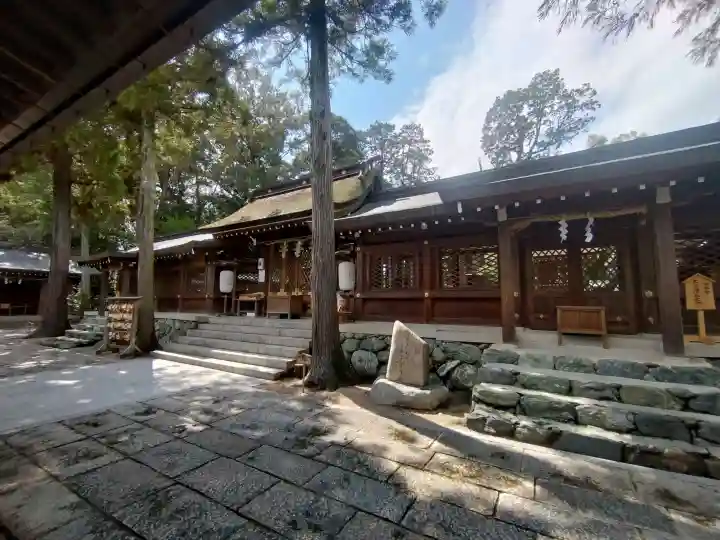伊太祁曽神社の{uncategorized: "未分類", other: "その他", undefined: "問題あり", building: "その他建物", grave: "お墓", sacred_gate: "鳥居", guardian: "狛犬", statue: "像", buddha: "仏像", history: "歴史", nature: "自然", garden: "庭園", animal: "動物", pagoda: "塔", temizu: "手水舎", mountain_gate: "山門・神門", sanctuary: "本殿・本堂", subordinate: "末社・摂社", art: "芸術", scenery: "景色", jizo: "地蔵", ema: "絵馬", goshuin: "御朱印", omikuji: "おみくじ", items: "授与品その他", amulet: "お守り", goshuincho: "御朱印帳", eats: "食事", festival: "お祭り", votive_dance: "神楽", shichigosan: "七五三参", wedding: "結婚式", experience: "体験その他", initially: "初詣", around: "周辺", anti_infection: "感染症対策"}