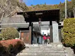 梅岩寺の山門