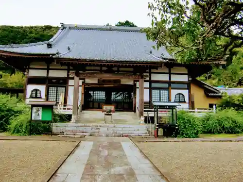 薬王院円如寺の本殿・本堂