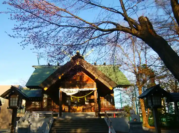 信濃神社の本殿・本堂