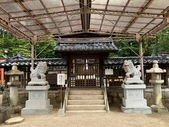 新宮神社の山門・神門