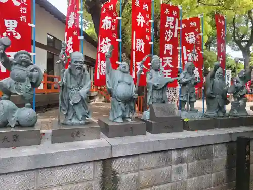 八坂神社の{uncategorized: "未分類", other: "その他", undefined: "問題あり", building: "その他建物", grave: "お墓", sacred_gate: "鳥居", guardian: "狛犬", statue: "像", buddha: "仏像", history: "歴史", nature: "自然", garden: "庭園", animal: "動物", pagoda: "塔", temizu: "手水舎", mountain_gate: "山門・神門", sanctuary: "本殿・本堂", subordinate: "末社・摂社", art: "芸術", scenery: "景色", jizo: "地蔵", ema: "絵馬", goshuin: "御朱印", omikuji: "おみくじ", items: "授与品その他", amulet: "お守り", goshuincho: "御朱印帳", eats: "食事", festival: "お祭り", votive_dance: "神楽", shichigosan: "七五三参", wedding: "結婚式", experience: "体験その他", initially: "初詣", around: "周辺", anti_infection: "感染症対策"}