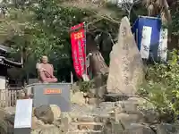 安居神社の像