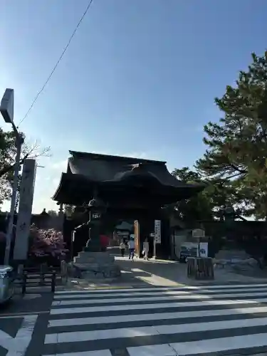 豊川閣　妙厳寺の{uncategorized: "未分類", other: "その他", undefined: "問題あり", building: "その他建物", grave: "お墓", sacred_gate: "鳥居", guardian: "狛犬", statue: "像", buddha: "仏像", history: "歴史", nature: "自然", garden: "庭園", animal: "動物", pagoda: "塔", temizu: "手水舎", mountain_gate: "山門・神門", sanctuary: "本殿・本堂", subordinate: "末社・摂社", art: "芸術", scenery: "景色", jizo: "地蔵", ema: "絵馬", goshuin: "御朱印", omikuji: "おみくじ", items: "授与品その他", amulet: "お守り", goshuincho: "御朱印帳", eats: "食事", festival: "お祭り", votive_dance: "神楽", shichigosan: "七五三参", wedding: "結婚式", experience: "体験その他", initially: "初詣", around: "周辺", anti_infection: "感染症対策"}