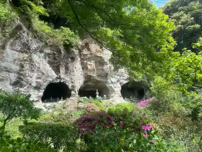 報国寺の{uncategorized: "未分類", other: "その他", undefined: "問題あり", building: "その他建物", grave: "お墓", sacred_gate: "鳥居", guardian: "狛犬", statue: "像", buddha: "仏像", history: "歴史", nature: "自然", garden: "庭園", animal: "動物", pagoda: "塔", temizu: "手水舎", mountain_gate: "山門・神門", sanctuary: "本殿・本堂", subordinate: "末社・摂社", art: "芸術", scenery: "景色", jizo: "地蔵", ema: "絵馬", goshuin: "御朱印", omikuji: "おみくじ", items: "授与品その他", amulet: "お守り", goshuincho: "御朱印帳", eats: "食事", festival: "お祭り", votive_dance: "神楽", shichigosan: "七五三参", wedding: "結婚式", experience: "体験その他", initially: "初詣", around: "周辺", anti_infection: "感染症対策"}