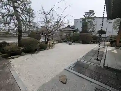 松本山　地福禅寺の{uncategorized: "未分類", other: "その他", undefined: "問題あり", building: "その他建物", grave: "お墓", sacred_gate: "鳥居", guardian: "狛犬", statue: "像", buddha: "仏像", history: "歴史", nature: "自然", garden: "庭園", animal: "動物", pagoda: "塔", temizu: "手水舎", mountain_gate: "山門・神門", sanctuary: "本殿・本堂", subordinate: "末社・摂社", art: "芸術", scenery: "景色", jizo: "地蔵", ema: "絵馬", goshuin: "御朱印", omikuji: "おみくじ", items: "授与品その他", amulet: "お守り", goshuincho: "御朱印帳", eats: "食事", festival: "お祭り", votive_dance: "神楽", shichigosan: "七五三参", wedding: "結婚式", experience: "体験その他", initially: "初詣", around: "周辺", anti_infection: "感染症対策"}