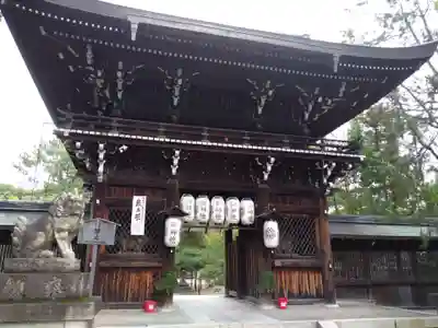 御霊神社(上御霊神社)の山門・神門