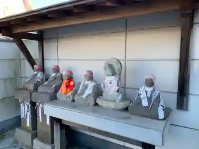 成田山 薬師堂(旧本堂)の地蔵