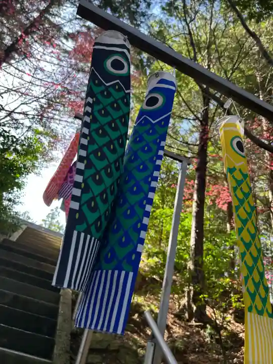 滑川神社 - 仕事と子どもの守り神の{uncategorized: "未分類", other: "その他", undefined: "問題あり", building: "その他建物", grave: "お墓", sacred_gate: "鳥居", guardian: "狛犬", statue: "像", buddha: "仏像", history: "歴史", nature: "自然", garden: "庭園", animal: "動物", pagoda: "塔", temizu: "手水舎", mountain_gate: "山門・神門", sanctuary: "本殿・本堂", subordinate: "末社・摂社", art: "芸術", scenery: "景色", jizo: "地蔵", ema: "絵馬", goshuin: "御朱印", omikuji: "おみくじ", items: "授与品その他", amulet: "お守り", goshuincho: "御朱印帳", eats: "食事", festival: "お祭り", votive_dance: "神楽", shichigosan: "七五三参", wedding: "結婚式", experience: "体験その他", initially: "初詣", around: "周辺", anti_infection: "感染症対策"}