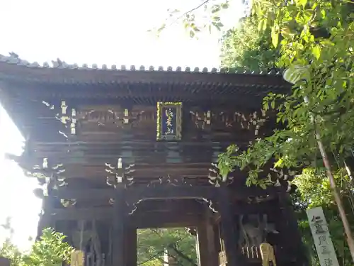 朝護孫子寺の山門