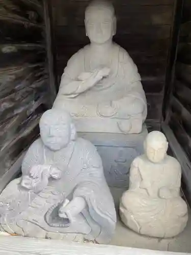 荘厳寺の像