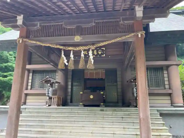 安房神社の{uncategorized: "未分類", other: "その他", undefined: "問題あり", building: "その他建物", grave: "お墓", sacred_gate: "鳥居", guardian: "狛犬", statue: "像", buddha: "仏像", history: "歴史", nature: "自然", garden: "庭園", animal: "動物", pagoda: "塔", temizu: "手水舎", mountain_gate: "山門・神門", sanctuary: "本殿・本堂", subordinate: "末社・摂社", art: "芸術", scenery: "景色", jizo: "地蔵", ema: "絵馬", goshuin: "御朱印", omikuji: "おみくじ", items: "授与品その他", amulet: "お守り", goshuincho: "御朱印帳", eats: "食事", festival: "お祭り", votive_dance: "神楽", shichigosan: "七五三参", wedding: "結婚式", experience: "体験その他", initially: "初詣", around: "周辺", anti_infection: "感染症対策"}