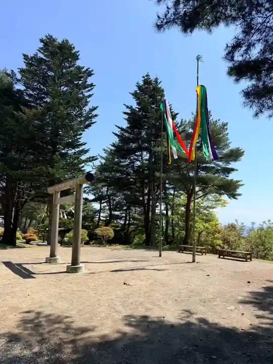 石崎地主海神社の{uncategorized: "未分類", other: "その他", undefined: "問題あり", building: "その他建物", grave: "お墓", sacred_gate: "鳥居", guardian: "狛犬", statue: "像", buddha: "仏像", history: "歴史", nature: "自然", garden: "庭園", animal: "動物", pagoda: "塔", temizu: "手水舎", mountain_gate: "山門・神門", sanctuary: "本殿・本堂", subordinate: "末社・摂社", art: "芸術", scenery: "景色", jizo: "地蔵", ema: "絵馬", goshuin: "御朱印", omikuji: "おみくじ", items: "授与品その他", amulet: "お守り", goshuincho: "御朱印帳", eats: "食事", festival: "お祭り", votive_dance: "神楽", shichigosan: "七五三参", wedding: "結婚式", experience: "体験その他", initially: "初詣", around: "周辺", anti_infection: "感染症対策"}
