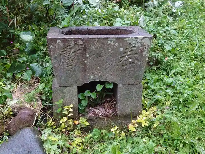 神明社の手水舎