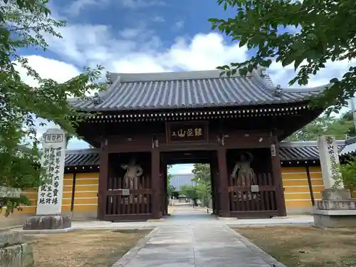 金倉寺の山門