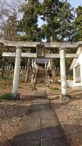 三柱神社(駒場町)の鳥居