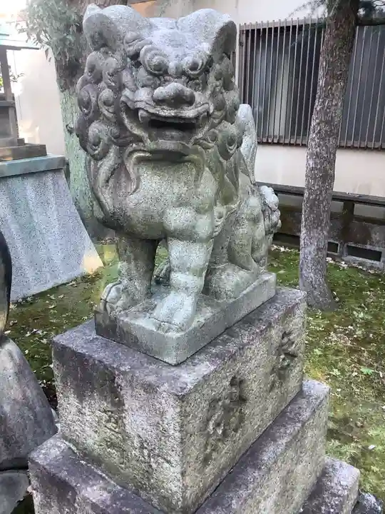 神明社の狛犬