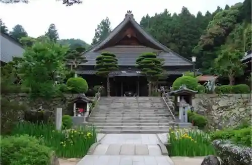 瑠璃光寺の本殿