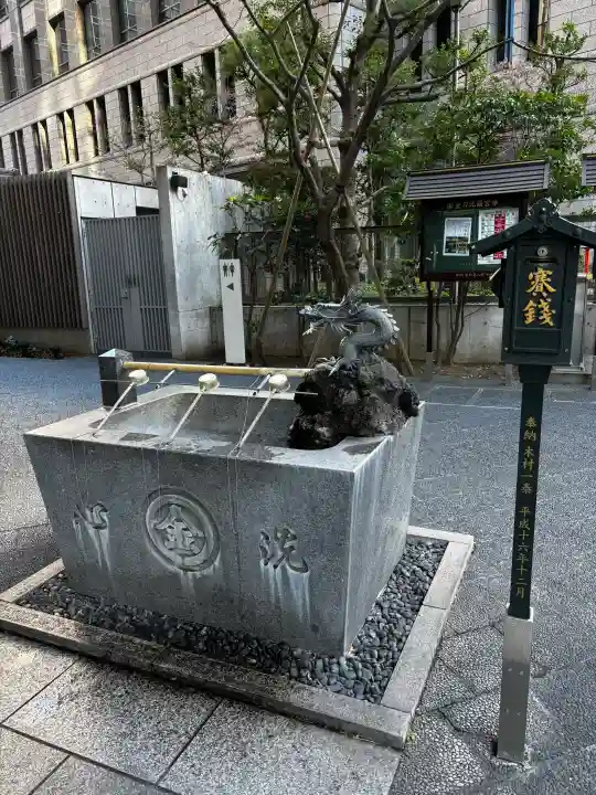 虎ノ門金刀比羅宮の{uncategorized: "未分類", other: "その他", undefined: "問題あり", building: "その他建物", grave: "お墓", sacred_gate: "鳥居", guardian: "狛犬", statue: "像", buddha: "仏像", history: "歴史", nature: "自然", garden: "庭園", animal: "動物", pagoda: "塔", temizu: "手水舎", mountain_gate: "山門・神門", sanctuary: "本殿・本堂", subordinate: "末社・摂社", art: "芸術", scenery: "景色", jizo: "地蔵", ema: "絵馬", goshuin: "御朱印", omikuji: "おみくじ", items: "授与品その他", amulet: "お守り", goshuincho: "御朱印帳", eats: "食事", festival: "お祭り", votive_dance: "神楽", shichigosan: "七五三参", wedding: "結婚式", experience: "体験その他", initially: "初詣", around: "周辺", anti_infection: "感染症対策"}