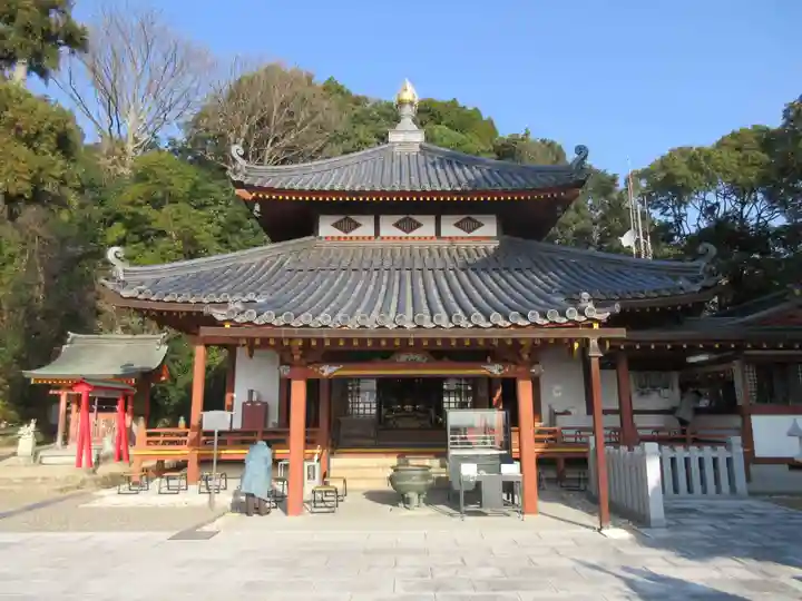中山寺の本殿・本堂