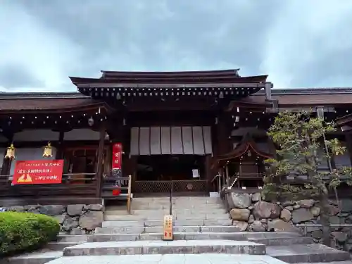 賀茂別雷神社（上賀茂神社）の{uncategorized: "未分類", other: "その他", undefined: "問題あり", building: "その他建物", grave: "お墓", sacred_gate: "鳥居", guardian: "狛犬", statue: "像", buddha: "仏像", history: "歴史", nature: "自然", garden: "庭園", animal: "動物", pagoda: "塔", temizu: "手水舎", mountain_gate: "山門・神門", sanctuary: "本殿・本堂", subordinate: "末社・摂社", art: "芸術", scenery: "景色", jizo: "地蔵", ema: "絵馬", goshuin: "御朱印", omikuji: "おみくじ", items: "授与品その他", amulet: "お守り", goshuincho: "御朱印帳", eats: "食事", festival: "お祭り", votive_dance: "神楽", shichigosan: "七五三参", wedding: "結婚式", experience: "体験その他", initially: "初詣", around: "周辺", anti_infection: "感染症対策"}