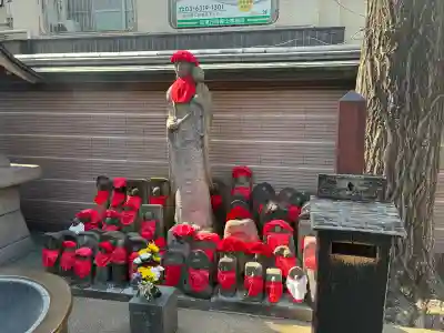 とげぬき地蔵尊 高岩寺の{uncategorized: "未分類", other: "その他", undefined: "問題あり", building: "その他建物", grave: "お墓", sacred_gate: "鳥居", guardian: "狛犬", statue: "像", buddha: "仏像", history: "歴史", nature: "自然", garden: "庭園", animal: "動物", pagoda: "塔", temizu: "手水舎", mountain_gate: "山門・神門", sanctuary: "本殿・本堂", subordinate: "末社・摂社", art: "芸術", scenery: "景色", jizo: "地蔵", ema: "絵馬", goshuin: "御朱印", omikuji: "おみくじ", items: "授与品その他", amulet: "お守り", goshuincho: "御朱印帳", eats: "食事", festival: "お祭り", votive_dance: "神楽", shichigosan: "七五三参", wedding: "結婚式", experience: "体験その他", initially: "初詣", around: "周辺", anti_infection: "感染症対策"}