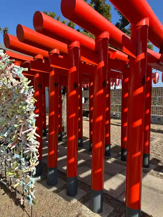 和田神社の{uncategorized: "未分類", other: "その他", undefined: "問題あり", building: "その他建物", grave: "お墓", sacred_gate: "鳥居", guardian: "狛犬", statue: "像", buddha: "仏像", history: "歴史", nature: "自然", garden: "庭園", animal: "動物", pagoda: "塔", temizu: "手水舎", mountain_gate: "山門・神門", sanctuary: "本殿・本堂", subordinate: "末社・摂社", art: "芸術", scenery: "景色", jizo: "地蔵", ema: "絵馬", goshuin: "御朱印", omikuji: "おみくじ", items: "授与品その他", amulet: "お守り", goshuincho: "御朱印帳", eats: "食事", festival: "お祭り", votive_dance: "神楽", shichigosan: "七五三参", wedding: "結婚式", experience: "体験その他", initially: "初詣", around: "周辺", anti_infection: "感染症対策"}