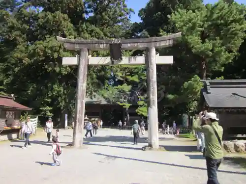 出羽神社(出羽三山神社)～三神合祭殿～の鳥居