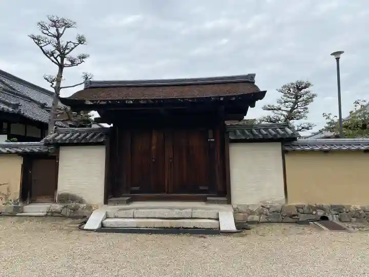 北室院の{uncategorized: "未分類", other: "その他", undefined: "問題あり", building: "その他建物", grave: "お墓", sacred_gate: "鳥居", guardian: "狛犬", statue: "像", buddha: "仏像", history: "歴史", nature: "自然", garden: "庭園", animal: "動物", pagoda: "塔", temizu: "手水舎", mountain_gate: "山門・神門", sanctuary: "本殿・本堂", subordinate: "末社・摂社", art: "芸術", scenery: "景色", jizo: "地蔵", ema: "絵馬", goshuin: "御朱印", omikuji: "おみくじ", items: "授与品その他", amulet: "お守り", goshuincho: "御朱印帳", eats: "食事", festival: "お祭り", votive_dance: "神楽", shichigosan: "七五三参", wedding: "結婚式", experience: "体験その他", initially: "初詣", around: "周辺", anti_infection: "感染症対策"}
