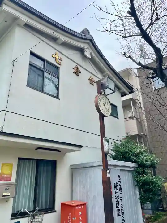 七倉稲荷神社の{uncategorized: "未分類", other: "その他", undefined: "問題あり", building: "その他建物", grave: "お墓", sacred_gate: "鳥居", guardian: "狛犬", statue: "像", buddha: "仏像", history: "歴史", nature: "自然", garden: "庭園", animal: "動物", pagoda: "塔", temizu: "手水舎", mountain_gate: "山門・神門", sanctuary: "本殿・本堂", subordinate: "末社・摂社", art: "芸術", scenery: "景色", jizo: "地蔵", ema: "絵馬", goshuin: "御朱印", omikuji: "おみくじ", items: "授与品その他", amulet: "お守り", goshuincho: "御朱印帳", eats: "食事", festival: "お祭り", votive_dance: "神楽", shichigosan: "七五三参", wedding: "結婚式", experience: "体験その他", initially: "初詣", around: "周辺", anti_infection: "感染症対策"}