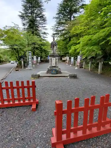 南湖神社の像