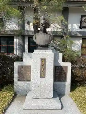 笠間稲荷神社の{uncategorized: "未分類", other: "その他", undefined: "問題あり", building: "その他建物", grave: "お墓", sacred_gate: "鳥居", guardian: "狛犬", statue: "像", buddha: "仏像", history: "歴史", nature: "自然", garden: "庭園", animal: "動物", pagoda: "塔", temizu: "手水舎", mountain_gate: "山門・神門", sanctuary: "本殿・本堂", subordinate: "末社・摂社", art: "芸術", scenery: "景色", jizo: "地蔵", ema: "絵馬", goshuin: "御朱印", omikuji: "おみくじ", items: "授与品その他", amulet: "お守り", goshuincho: "御朱印帳", eats: "食事", festival: "お祭り", votive_dance: "神楽", shichigosan: "七五三参", wedding: "結婚式", experience: "体験その他", initially: "初詣", around: "周辺", anti_infection: "感染症対策"}