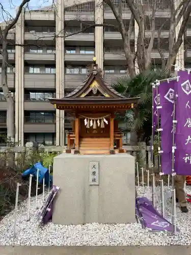 西久保八幡神社の{uncategorized: "未分類", other: "その他", undefined: "問題あり", building: "その他建物", grave: "お墓", sacred_gate: "鳥居", guardian: "狛犬", statue: "像", buddha: "仏像", history: "歴史", nature: "自然", garden: "庭園", animal: "動物", pagoda: "塔", temizu: "手水舎", mountain_gate: "山門・神門", sanctuary: "本殿・本堂", subordinate: "末社・摂社", art: "芸術", scenery: "景色", jizo: "地蔵", ema: "絵馬", goshuin: "御朱印", omikuji: "おみくじ", items: "授与品その他", amulet: "お守り", goshuincho: "御朱印帳", eats: "食事", festival: "お祭り", votive_dance: "神楽", shichigosan: "七五三参", wedding: "結婚式", experience: "体験その他", initially: "初詣", around: "周辺", anti_infection: "感染症対策"}