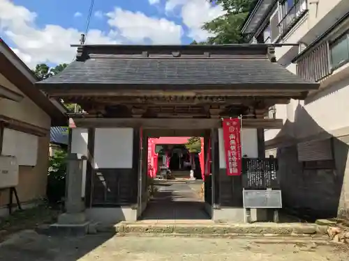 尾花沢観音の山門