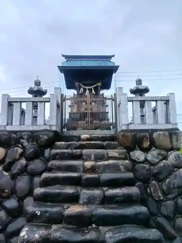 神明神社の{uncategorized: "未分類", other: "その他", undefined: "問題あり", building: "その他建物", grave: "お墓", sacred_gate: "鳥居", guardian: "狛犬", statue: "像", buddha: "仏像", history: "歴史", nature: "自然", garden: "庭園", animal: "動物", pagoda: "塔", temizu: "手水舎", mountain_gate: "山門・神門", sanctuary: "本殿・本堂", subordinate: "末社・摂社", art: "芸術", scenery: "景色", jizo: "地蔵", ema: "絵馬", goshuin: "御朱印", omikuji: "おみくじ", items: "授与品その他", amulet: "お守り", goshuincho: "御朱印帳", eats: "食事", festival: "お祭り", votive_dance: "神楽", shichigosan: "七五三参", wedding: "結婚式", experience: "体験その他", initially: "初詣", around: "周辺", anti_infection: "感染症対策"}