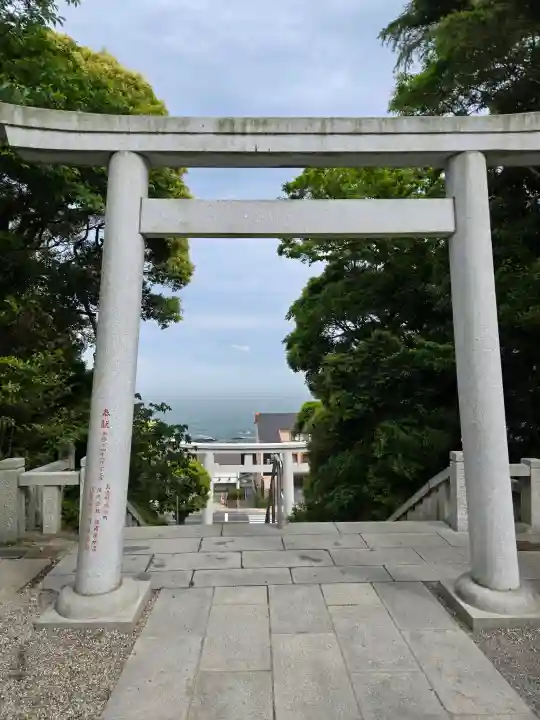 大洗磯前神社の{uncategorized: "未分類", other: "その他", undefined: "問題あり", building: "その他建物", grave: "お墓", sacred_gate: "鳥居", guardian: "狛犬", statue: "像", buddha: "仏像", history: "歴史", nature: "自然", garden: "庭園", animal: "動物", pagoda: "塔", temizu: "手水舎", mountain_gate: "山門・神門", sanctuary: "本殿・本堂", subordinate: "末社・摂社", art: "芸術", scenery: "景色", jizo: "地蔵", ema: "絵馬", goshuin: "御朱印", omikuji: "おみくじ", items: "授与品その他", amulet: "お守り", goshuincho: "御朱印帳", eats: "食事", festival: "お祭り", votive_dance: "神楽", shichigosan: "七五三参", wedding: "結婚式", experience: "体験その他", initially: "初詣", around: "周辺", anti_infection: "感染症対策"}