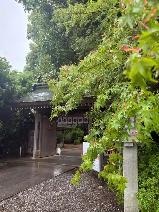 砥鹿神社(里宮)の{uncategorized: "未分類", other: "その他", undefined: "問題あり", building: "その他建物", grave: "お墓", sacred_gate: "鳥居", guardian: "狛犬", statue: "像", buddha: "仏像", history: "歴史", nature: "自然", garden: "庭園", animal: "動物", pagoda: "塔", temizu: "手水舎", mountain_gate: "山門・神門", sanctuary: "本殿・本堂", subordinate: "末社・摂社", art: "芸術", scenery: "景色", jizo: "地蔵", ema: "絵馬", goshuin: "御朱印", omikuji: "おみくじ", items: "授与品その他", amulet: "お守り", goshuincho: "御朱印帳", eats: "食事", festival: "お祭り", votive_dance: "神楽", shichigosan: "七五三参", wedding: "結婚式", experience: "体験その他", initially: "初詣", around: "周辺", anti_infection: "感染症対策"}