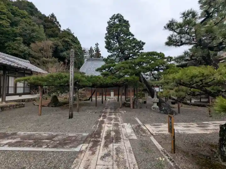 慈眼院の{uncategorized: "未分類", other: "その他", undefined: "問題あり", building: "その他建物", grave: "お墓", sacred_gate: "鳥居", guardian: "狛犬", statue: "像", buddha: "仏像", history: "歴史", nature: "自然", garden: "庭園", animal: "動物", pagoda: "塔", temizu: "手水舎", mountain_gate: "山門・神門", sanctuary: "本殿・本堂", subordinate: "末社・摂社", art: "芸術", scenery: "景色", jizo: "地蔵", ema: "絵馬", goshuin: "御朱印", omikuji: "おみくじ", items: "授与品その他", amulet: "お守り", goshuincho: "御朱印帳", eats: "食事", festival: "お祭り", votive_dance: "神楽", shichigosan: "七五三参", wedding: "結婚式", experience: "体験その他", initially: "初詣", around: "周辺", anti_infection: "感染症対策"}